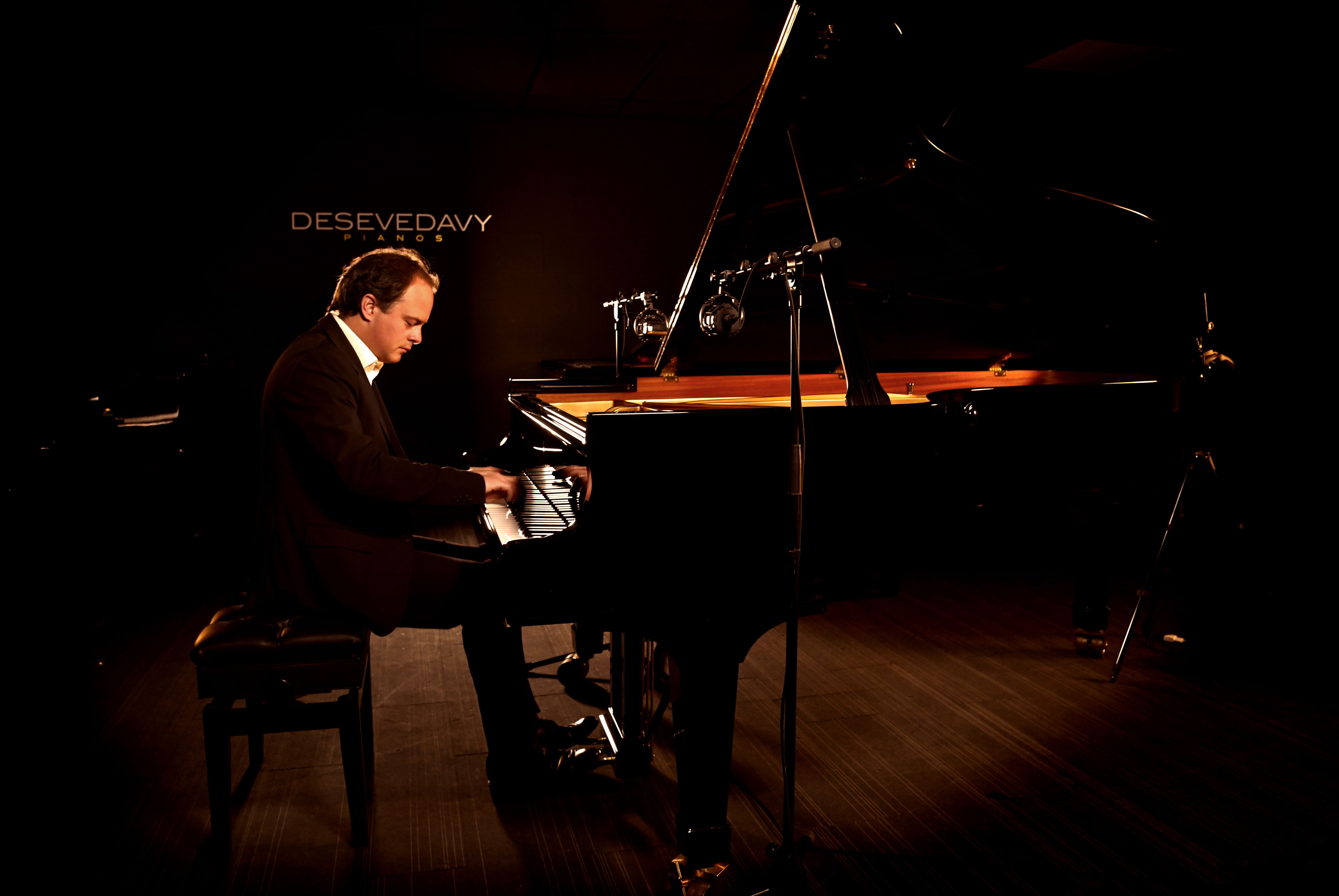 Antoine Dumézy en concert, vue large de la salle.
